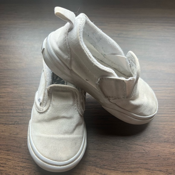 White slip on Vans (toddler 7) - Picture 2 of 3